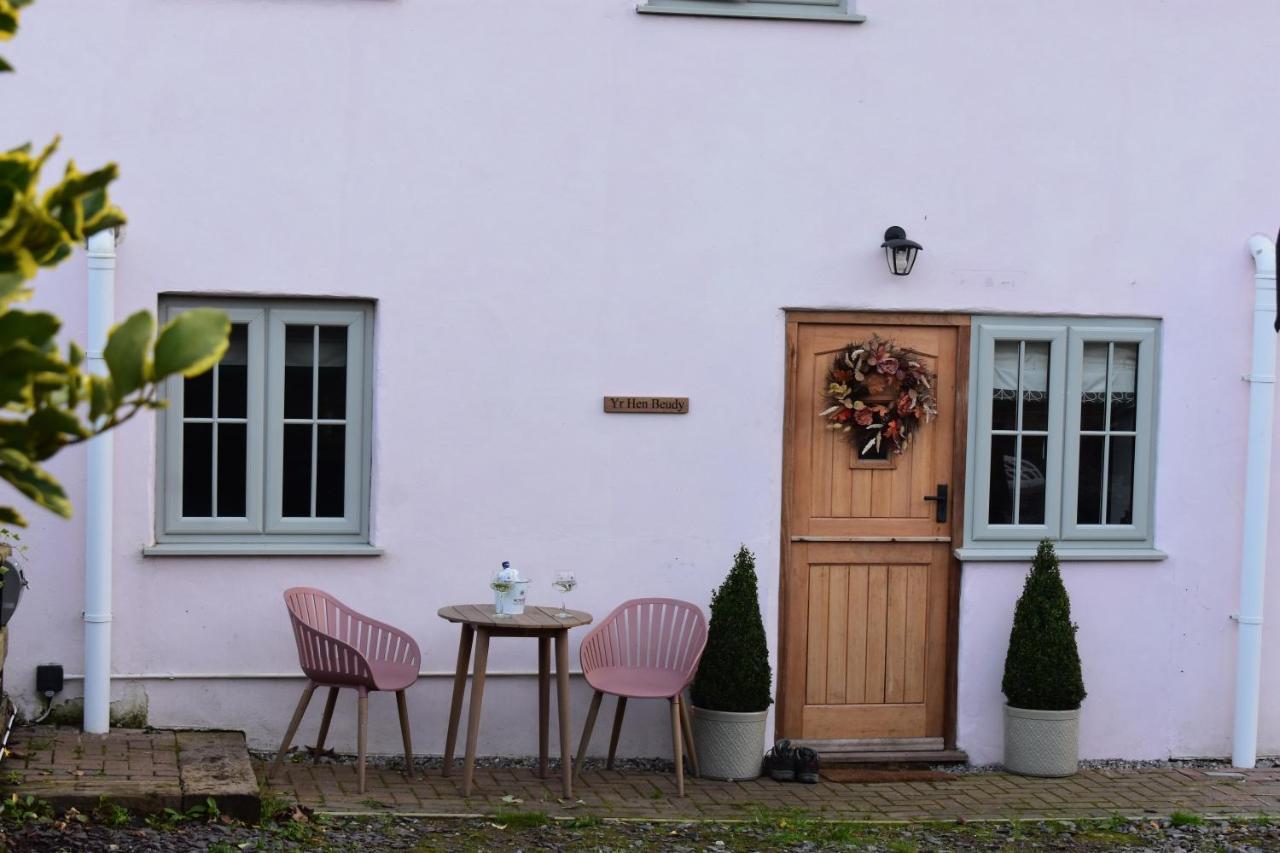 Luxury 2-Bed Barn Conversion In Llansteffan Carmarthen Exterior foto