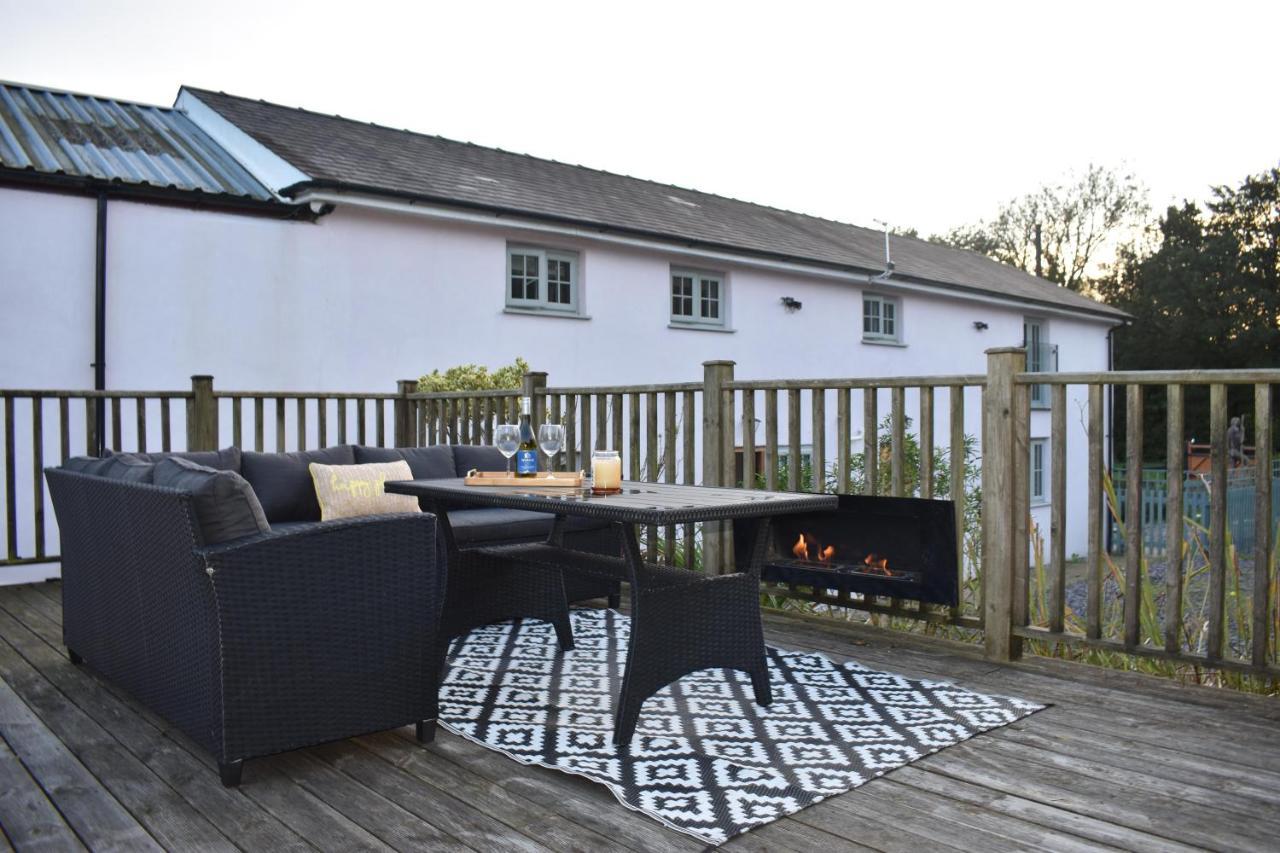 Luxury 2-Bed Barn Conversion In Llansteffan Carmarthen Exterior foto